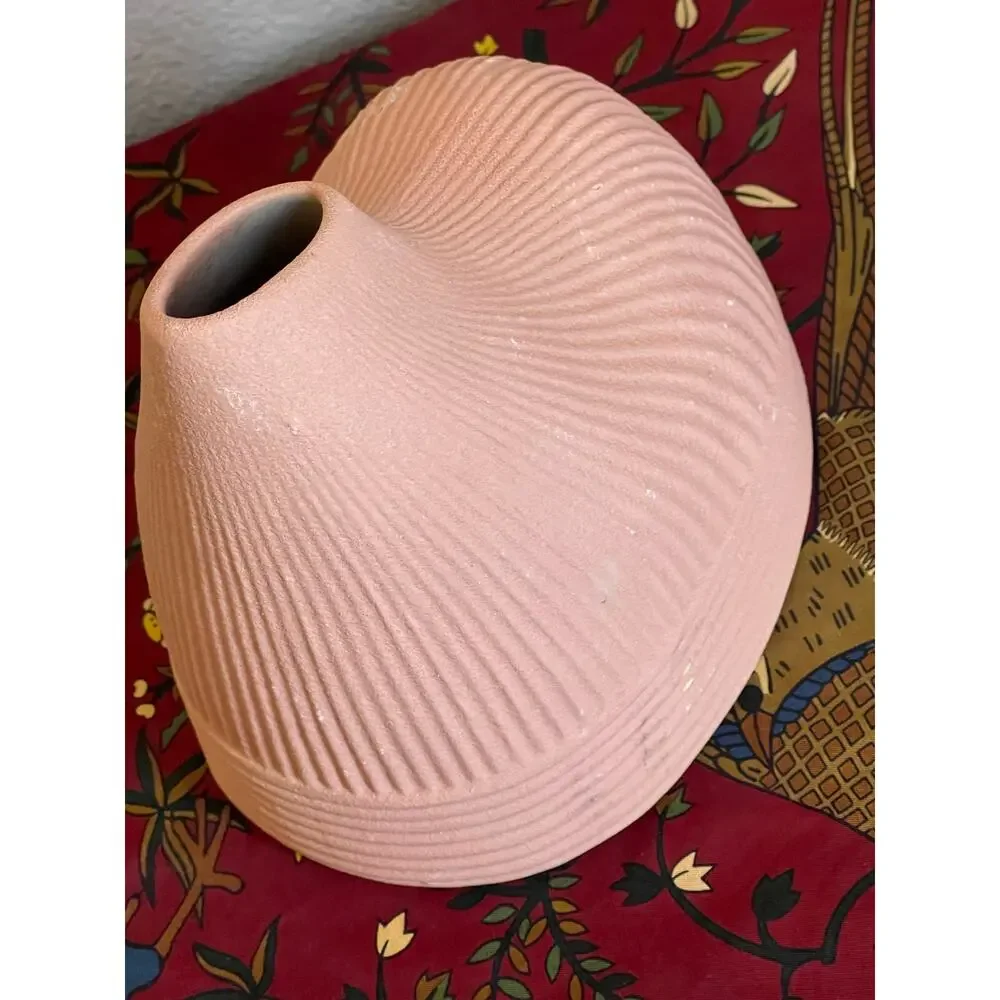 Ribbed terracotta Clay Vase
